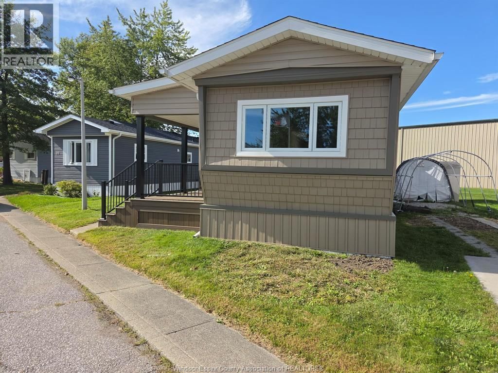 22 Robin Crescent, Lakeshore