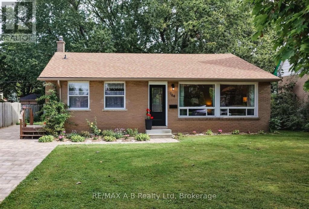 164 Redford Crescent, Stratford