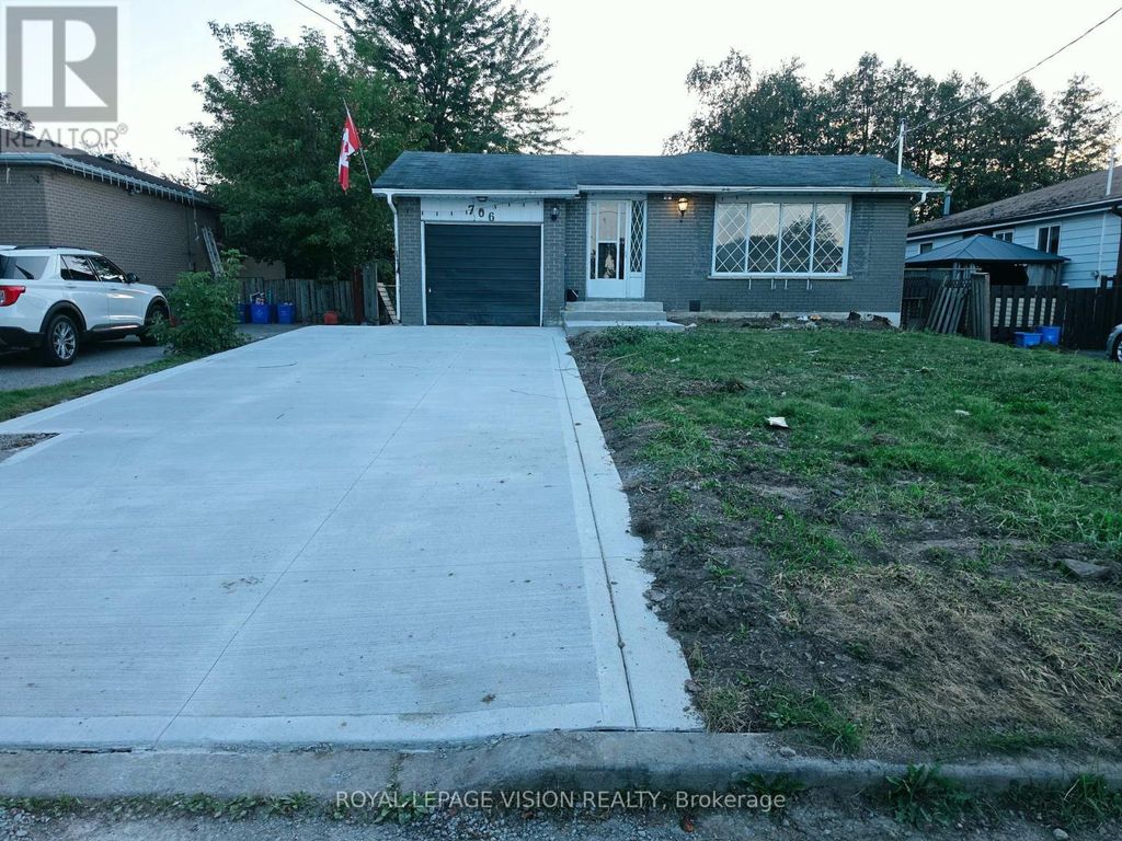 Upper - 706 Leaside Street, Pickering (west Shore)