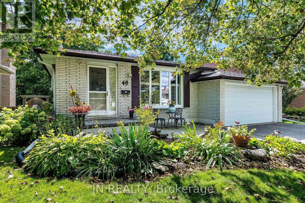 49 School Street, East Gwillimbury (holland Landing)