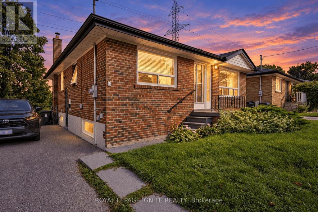 45 Redwater Drive, Toronto (rexdale-Kipling)