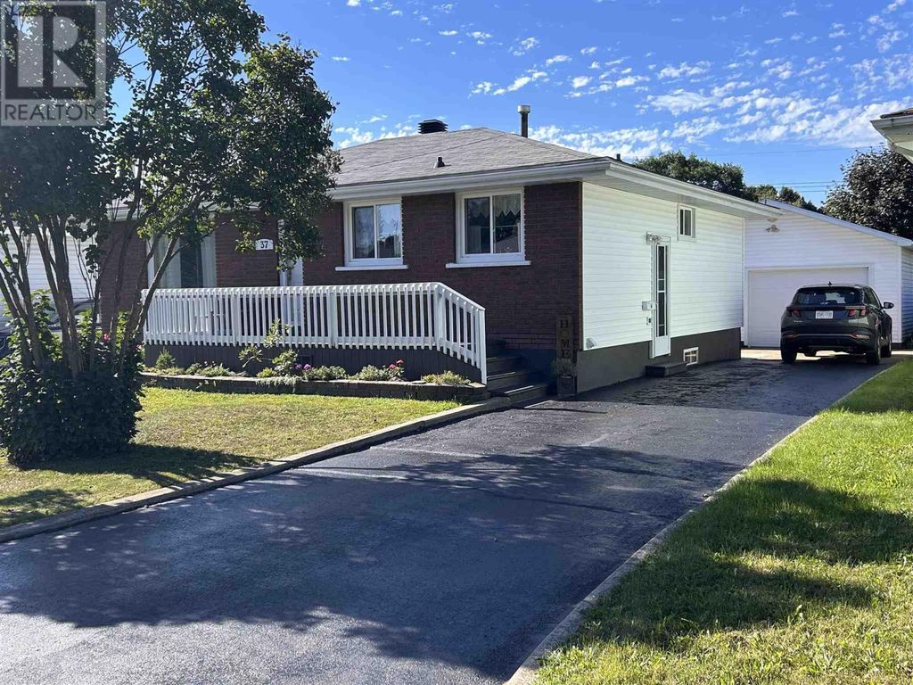 37 South Market St, Sault Ste Marie