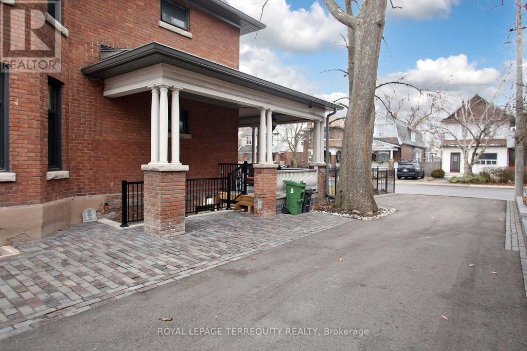 Bsmt - 354 Main Street, Toronto (woodbine-Lumsden)