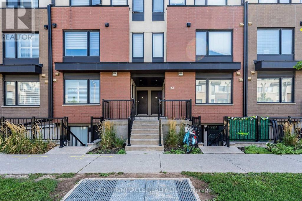 8 - 161 William Duncan Road, Toronto (downsview-Roding-Cfb)