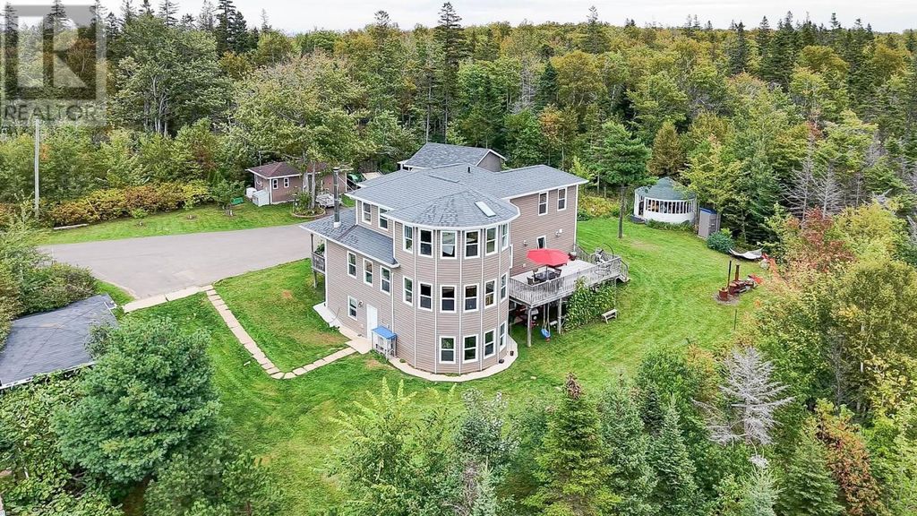 9055 Cavendish Road, Bay View