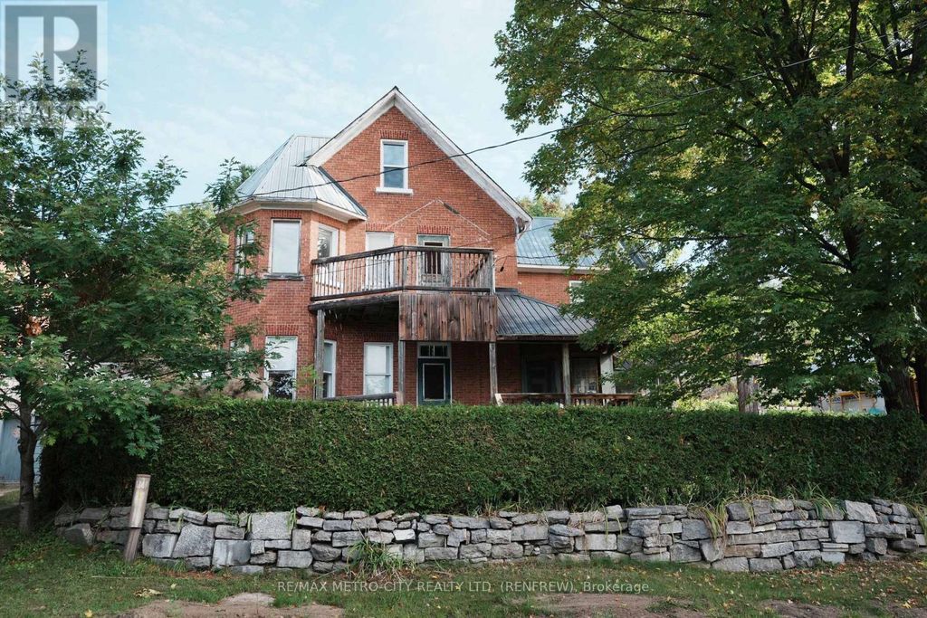 193 Oak Street, Bonnechere Valley