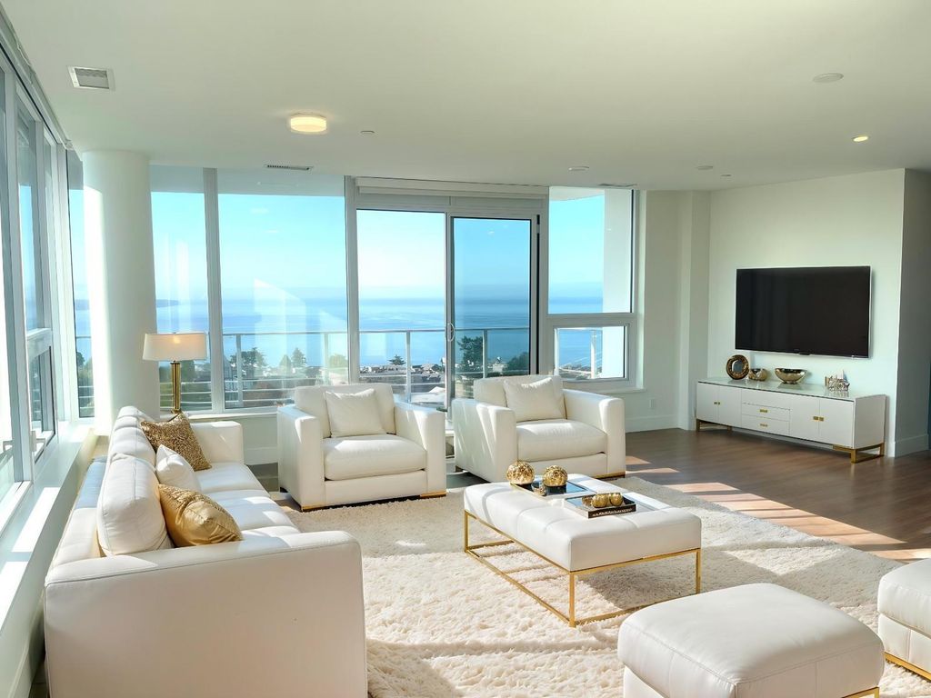 804 1342 Johnston Road, White Rock