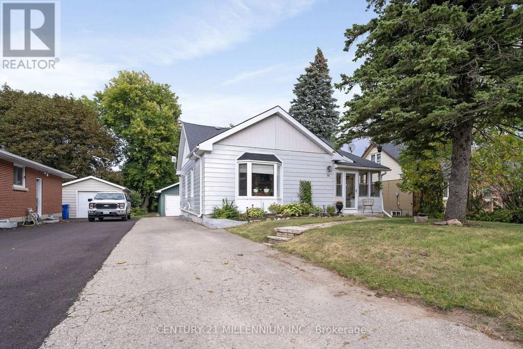 11 Dundas Street W, Erin