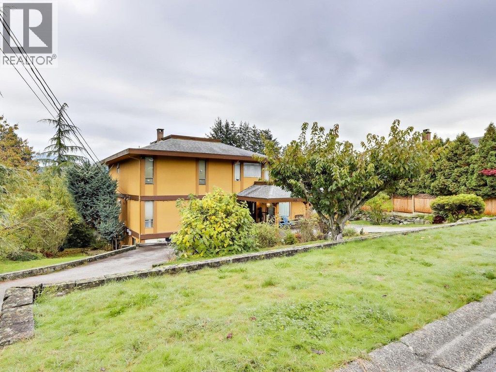 534 Beachview Drive, North Vancouver