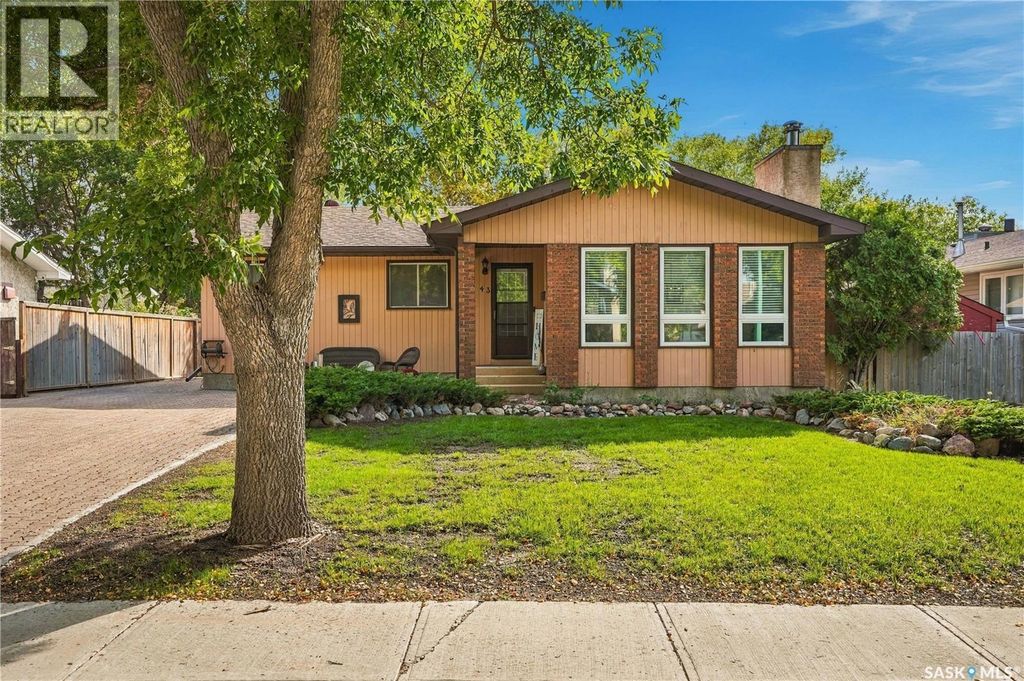 43 Watts Bay, Regina