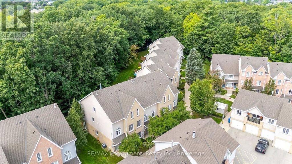 218 - 2110 Cleaver Avenue, Burlington (headon)