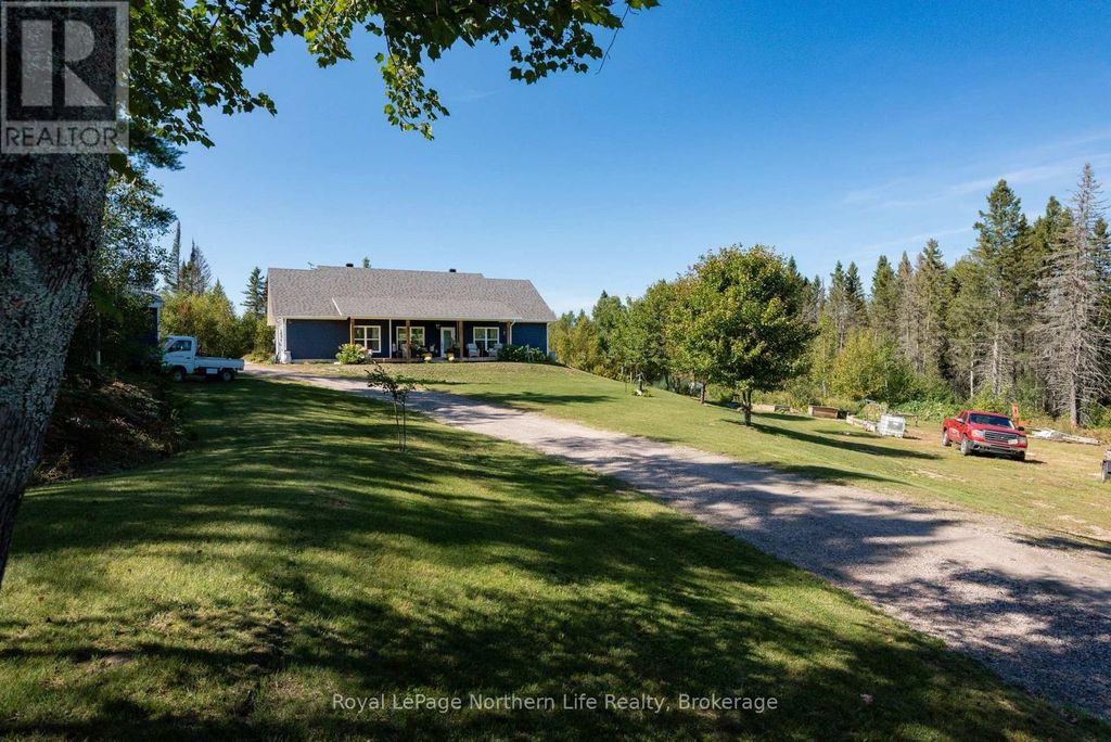 880 Memorial Park Drive E, Powassan