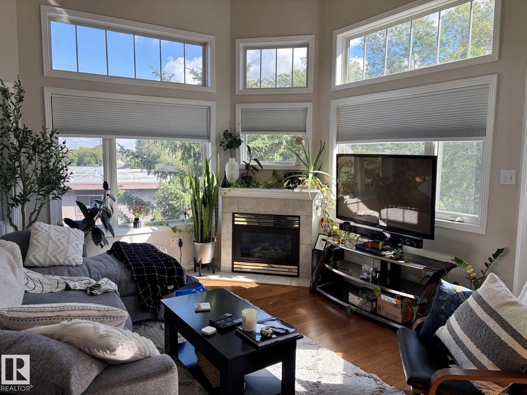 #402 8909 100 St Nw, Edmonton