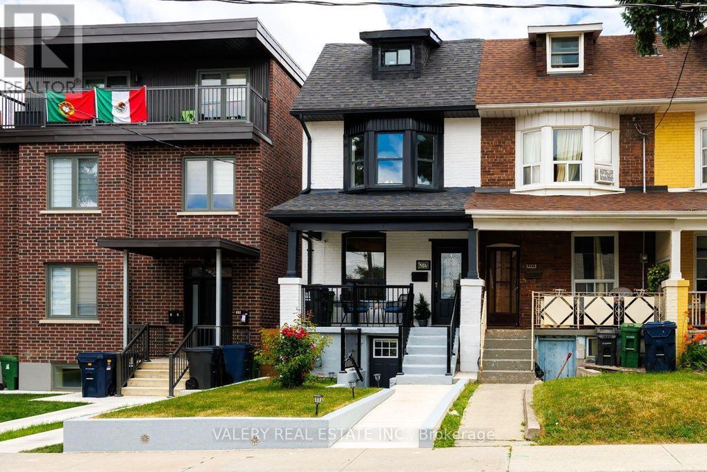 Upper - 219 Mcroberts Avenue, Toronto (corso Italia-Davenport)