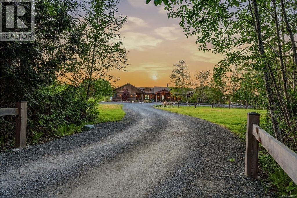 859 Andreef Rd, Qualicum Beach