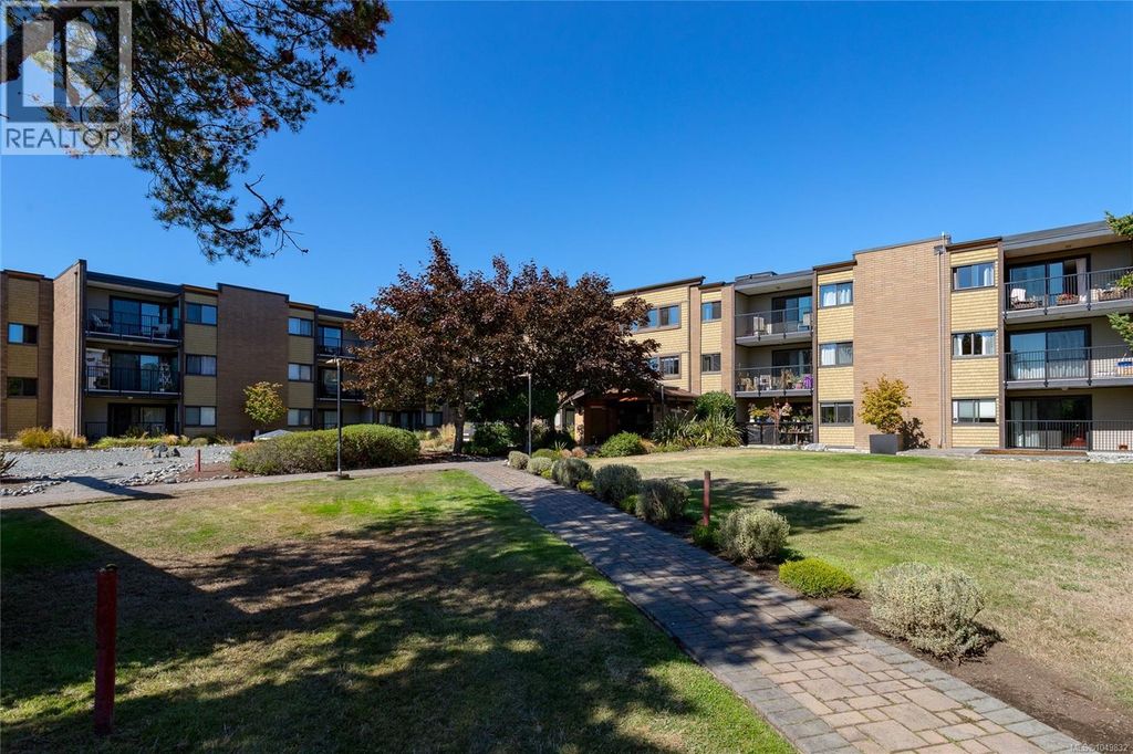 113 1870 Mckenzie Ave, Saanich
