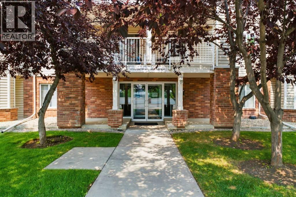 102, 17 Country Village Bay Ne, Calgary