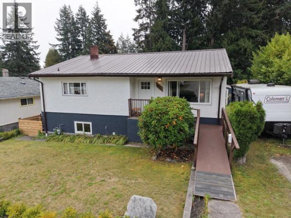 6856 Drake Street, Powell River