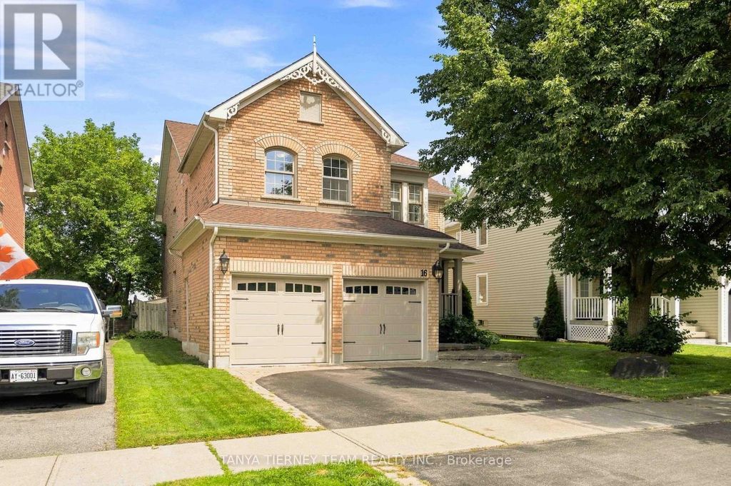 16 Waring Avenue, Whitby (brooklin)