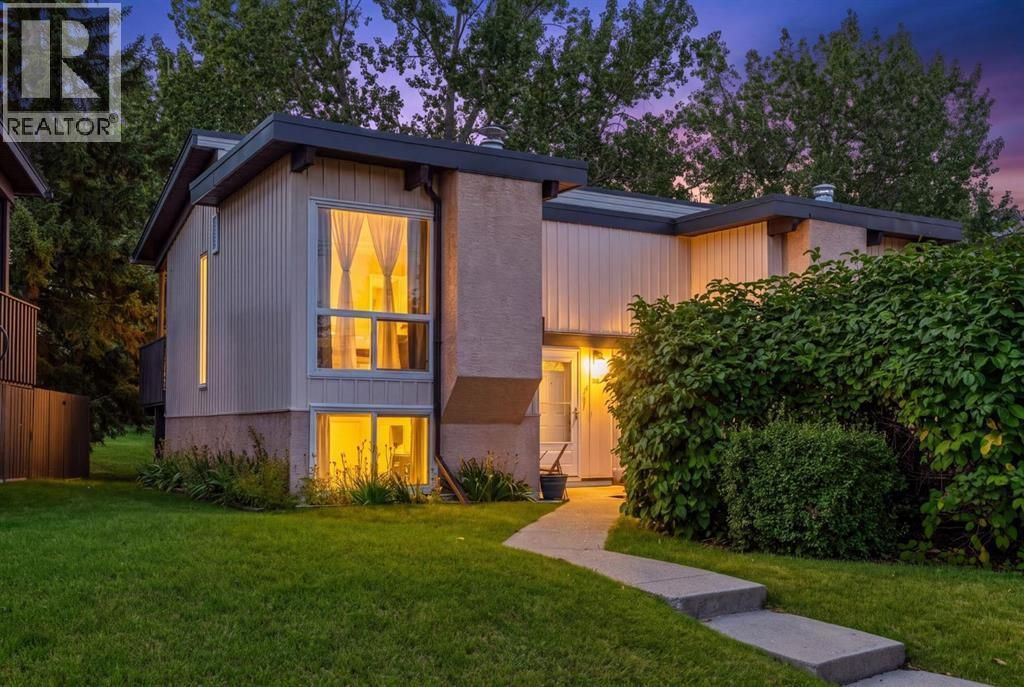 125 Oaktree Lane Sw, Calgary