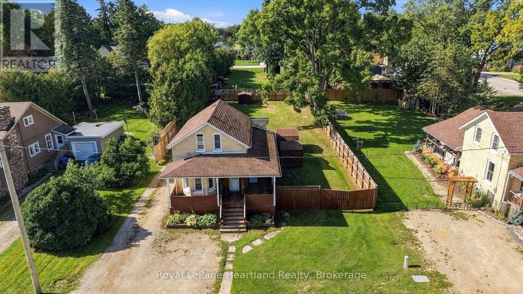 8 Clarke Street S, Minto