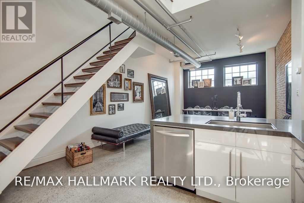 7 - 6 Bartlett Avenue, Toronto (dovercourt-Wallace Emerson-Junction)