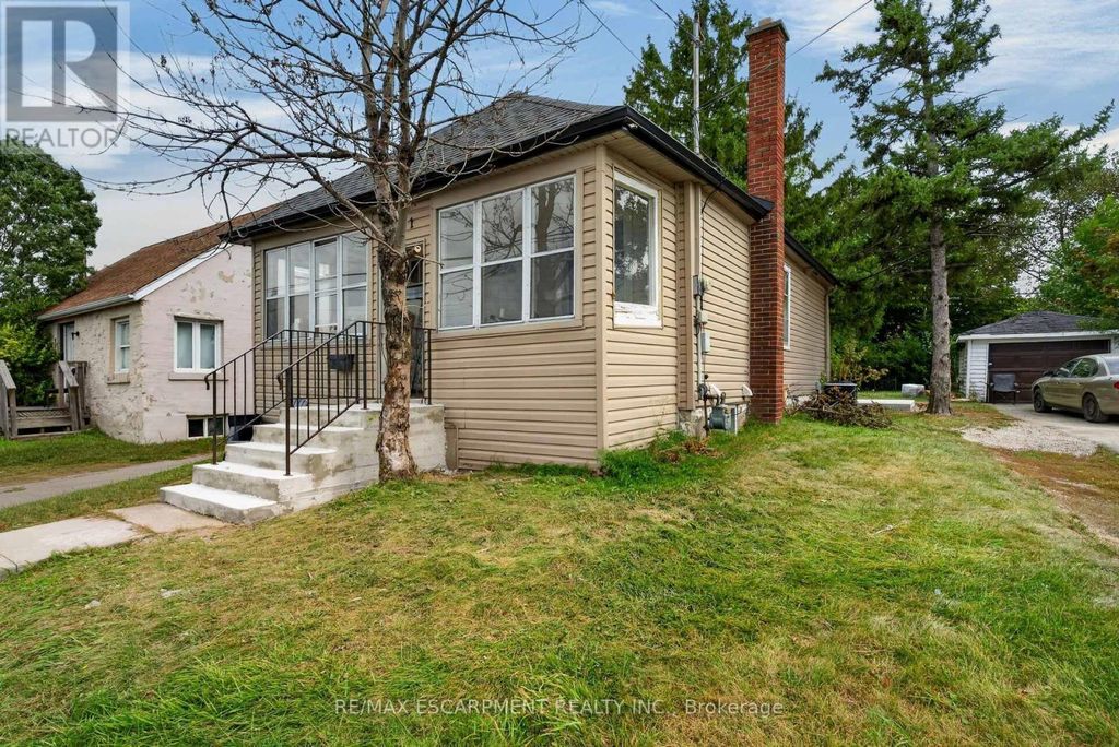 241 West 5th Street W, Hamilton (bonnington)