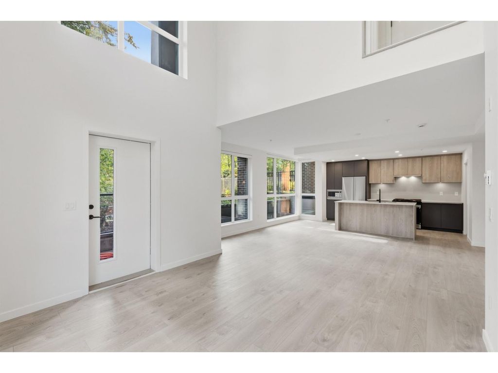 102 6585 195a Street, Surrey