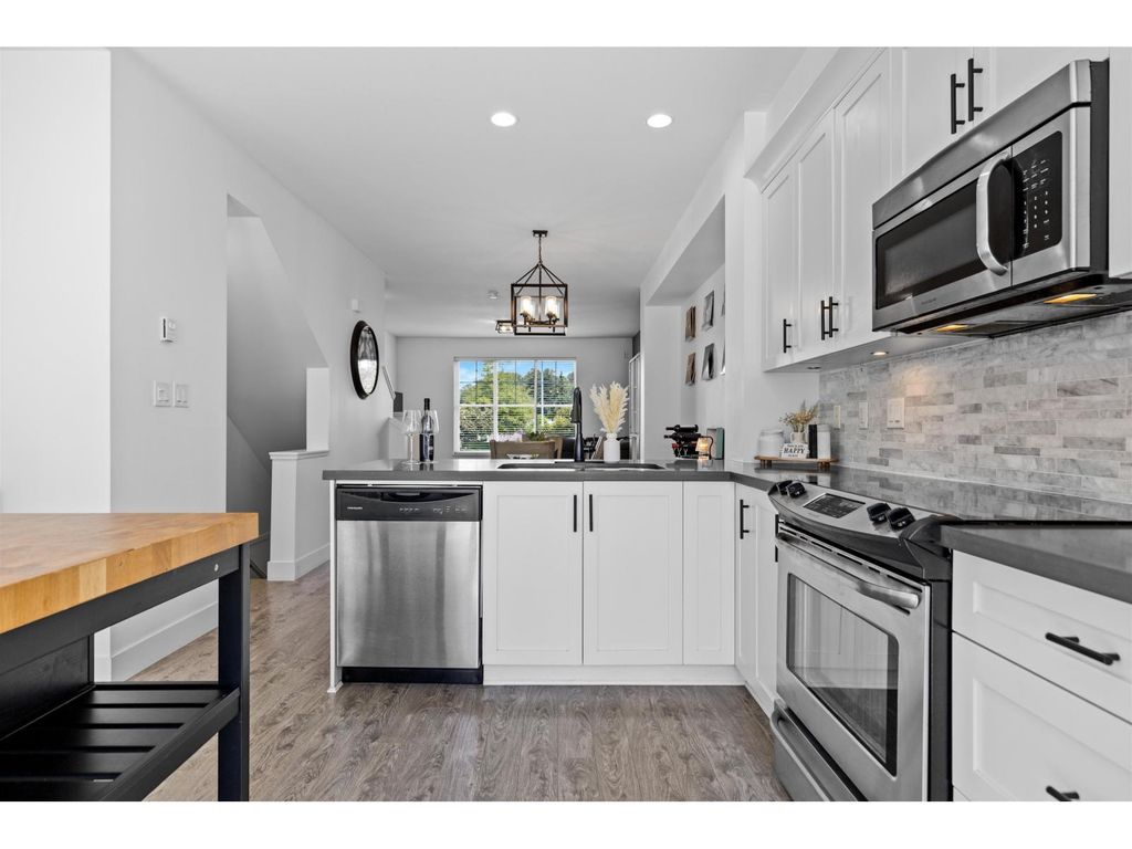 36 16228 16 Avenue, Surrey