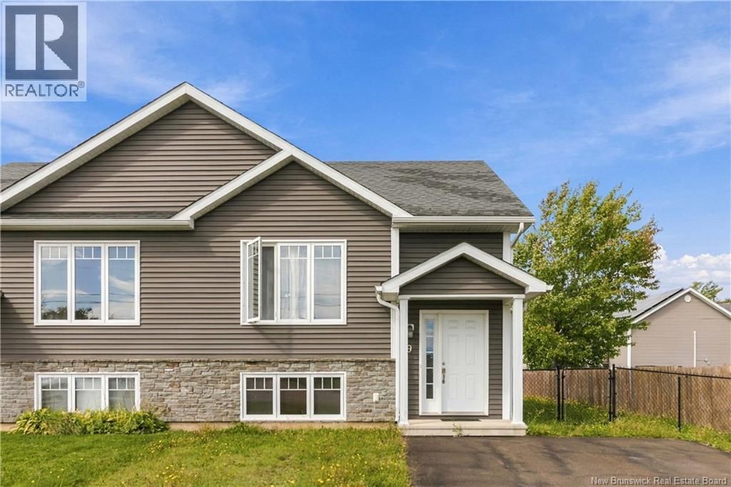 9 Forest Oak Court, Moncton