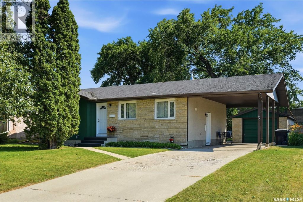 43 Columbia Drive, Saskatoon