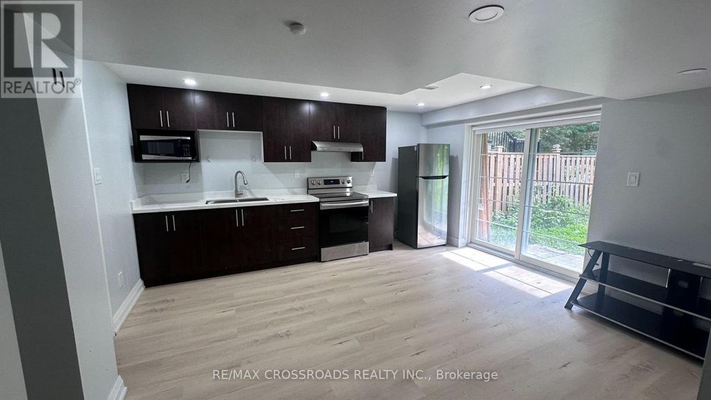 Basement Apartment - 2388 Dress Circle Crescent, Oshawa (windfields)