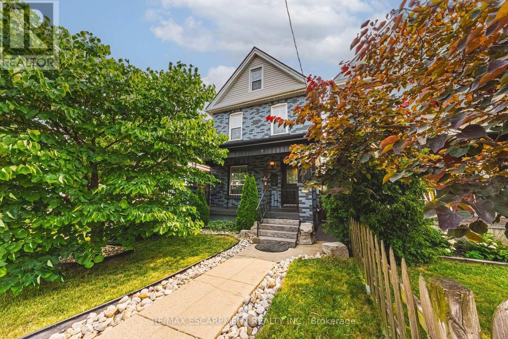 218 Grosvenor Avenue N, Hamilton (crown Point)