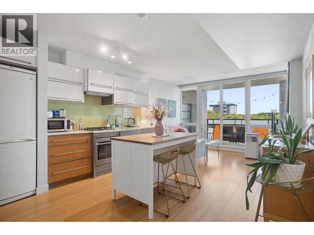 709 718 Main Street, Vancouver