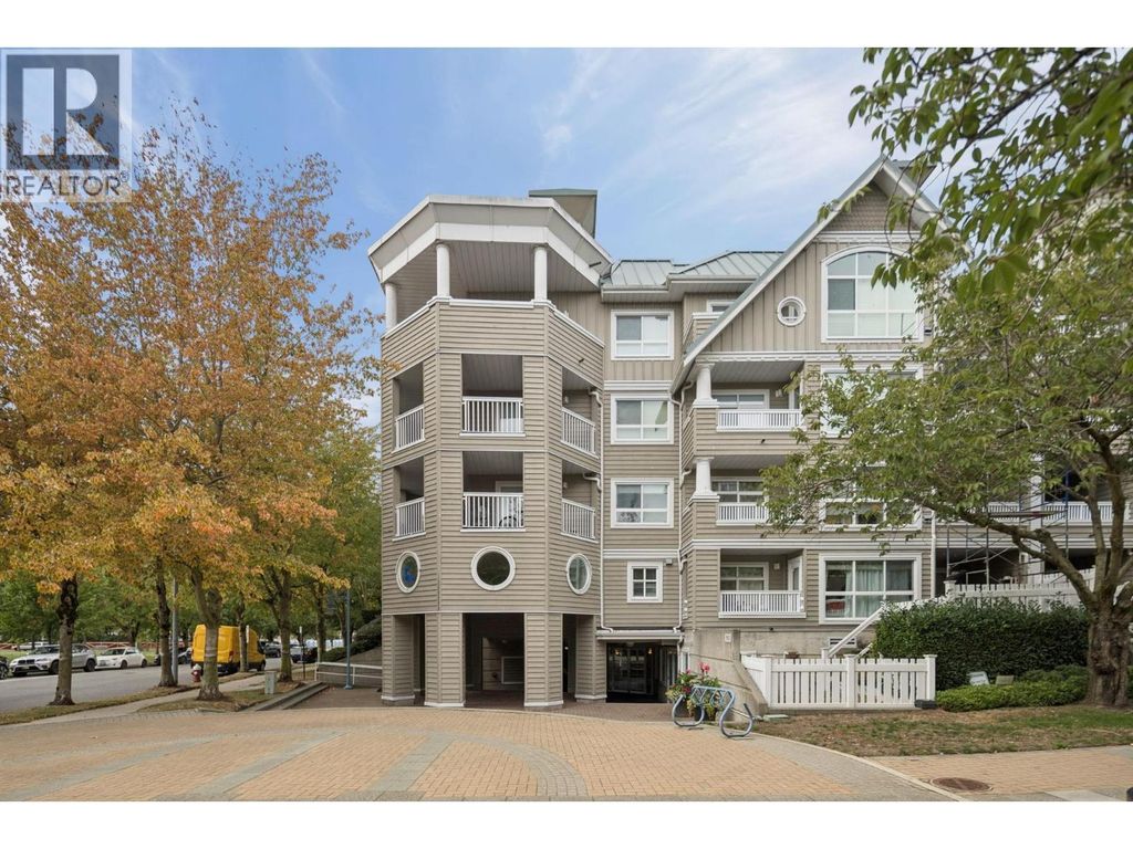 323 5900 Dover Crescent, Richmond