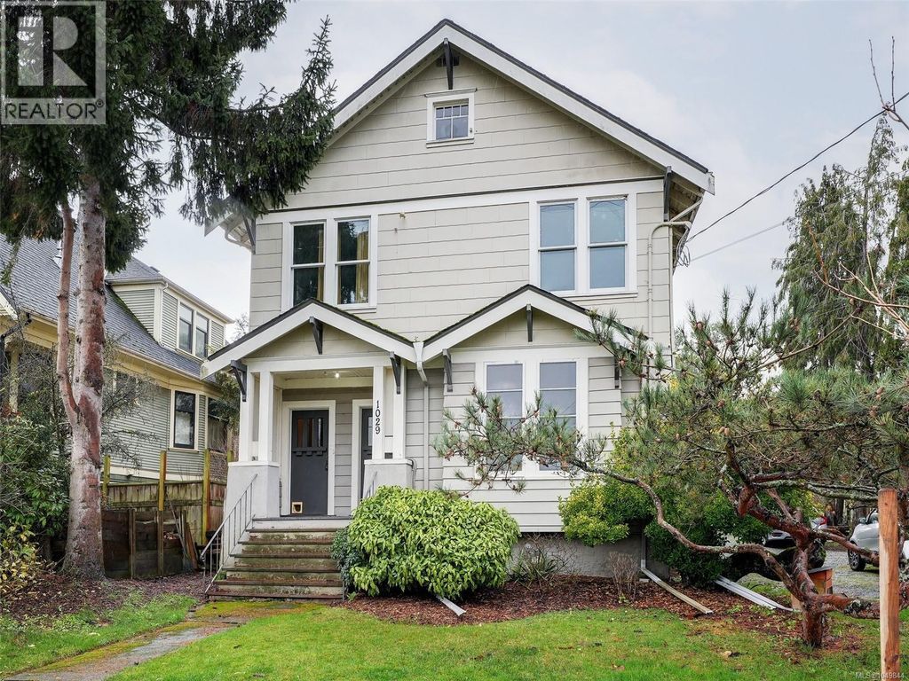 1029 Queens Ave, Victoria