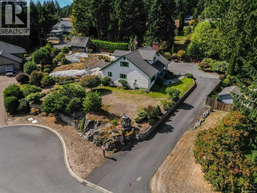 8620 Forest Park Pl, North Saanich