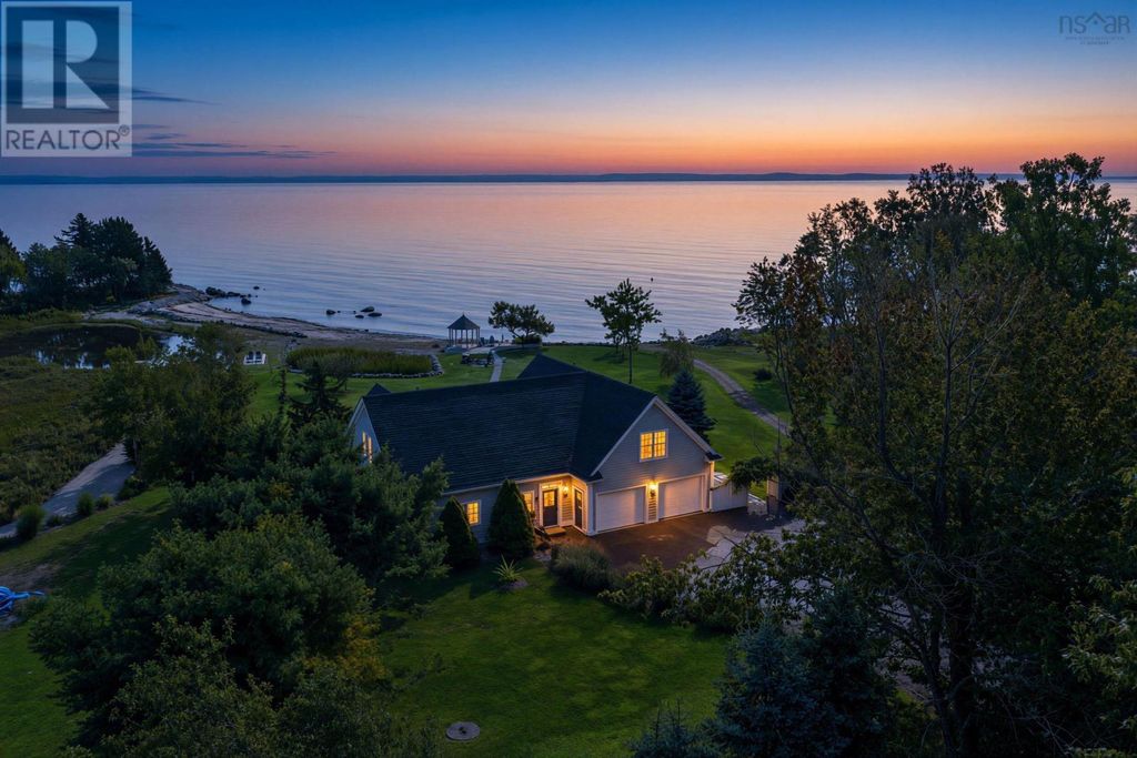 467 Highway 329, Fox Point