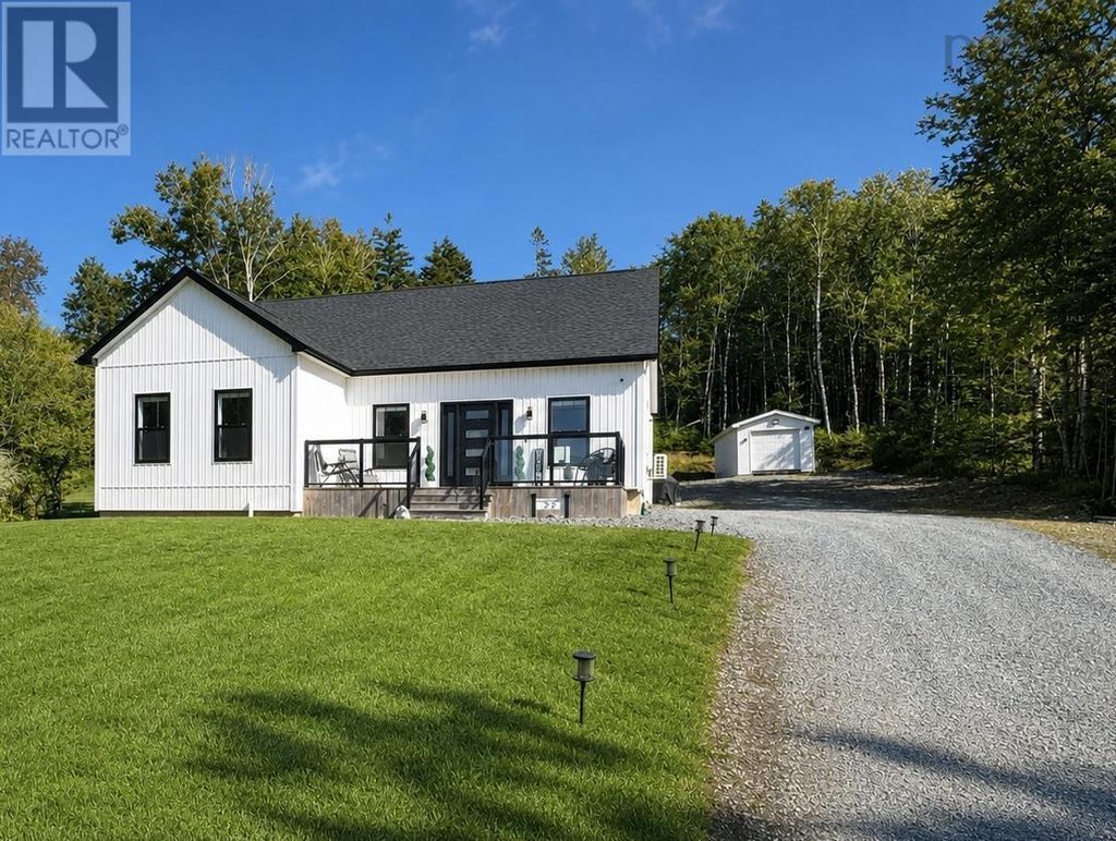 30 Cove Road, Lewis Lake