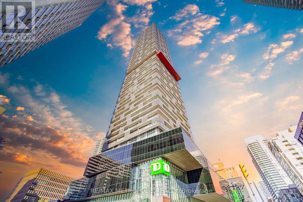 1504 - 8 Eglinton Avenue E, Toronto (mount Pleasant West)