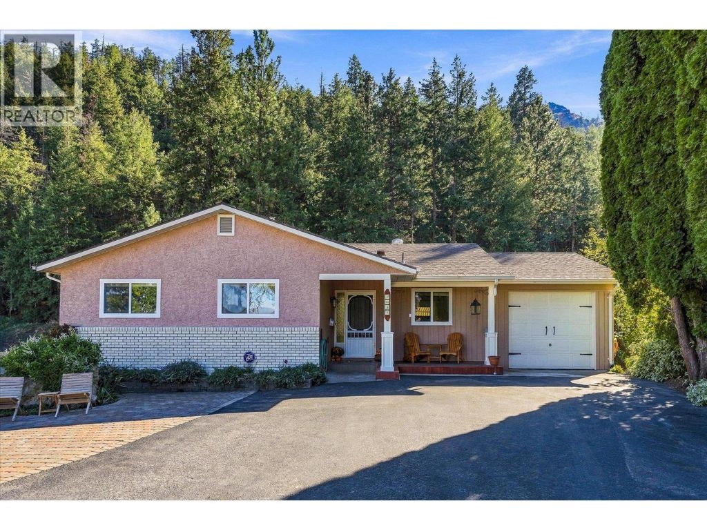 2684 Alhambra Drive, West Kelowna