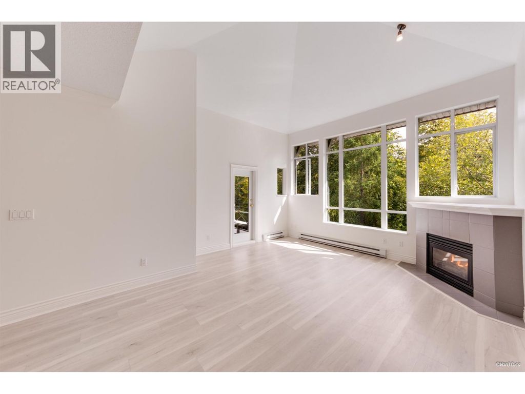 405 3625 Windcrest Drive, North Vancouver