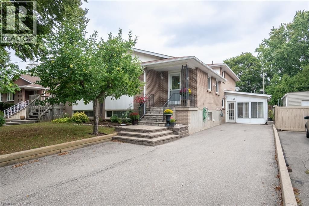 1237 Redbank Crescent, Oakville