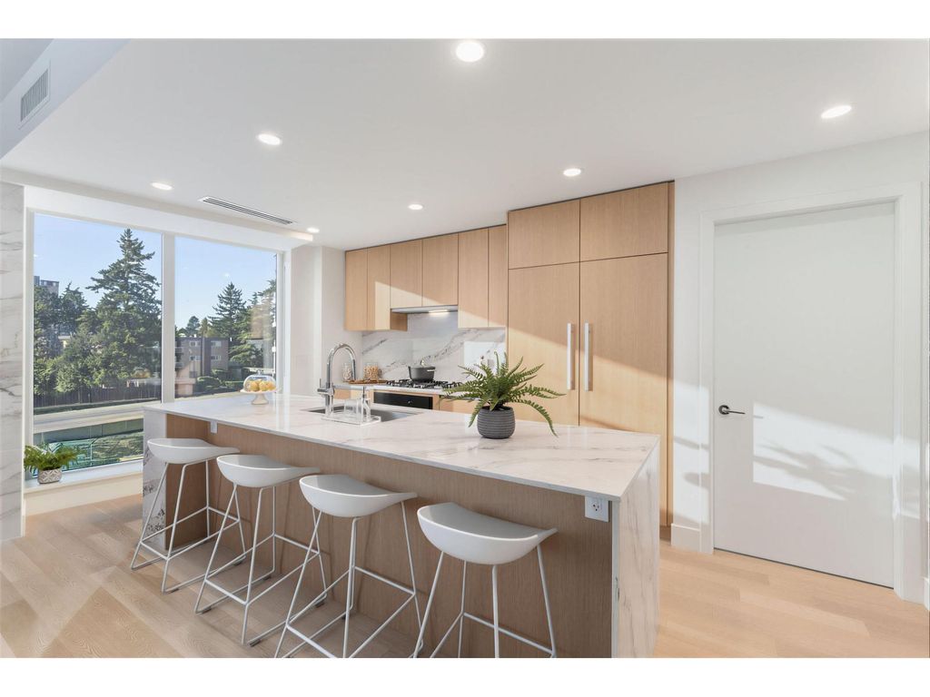 201 1475 Foster Street, Surrey