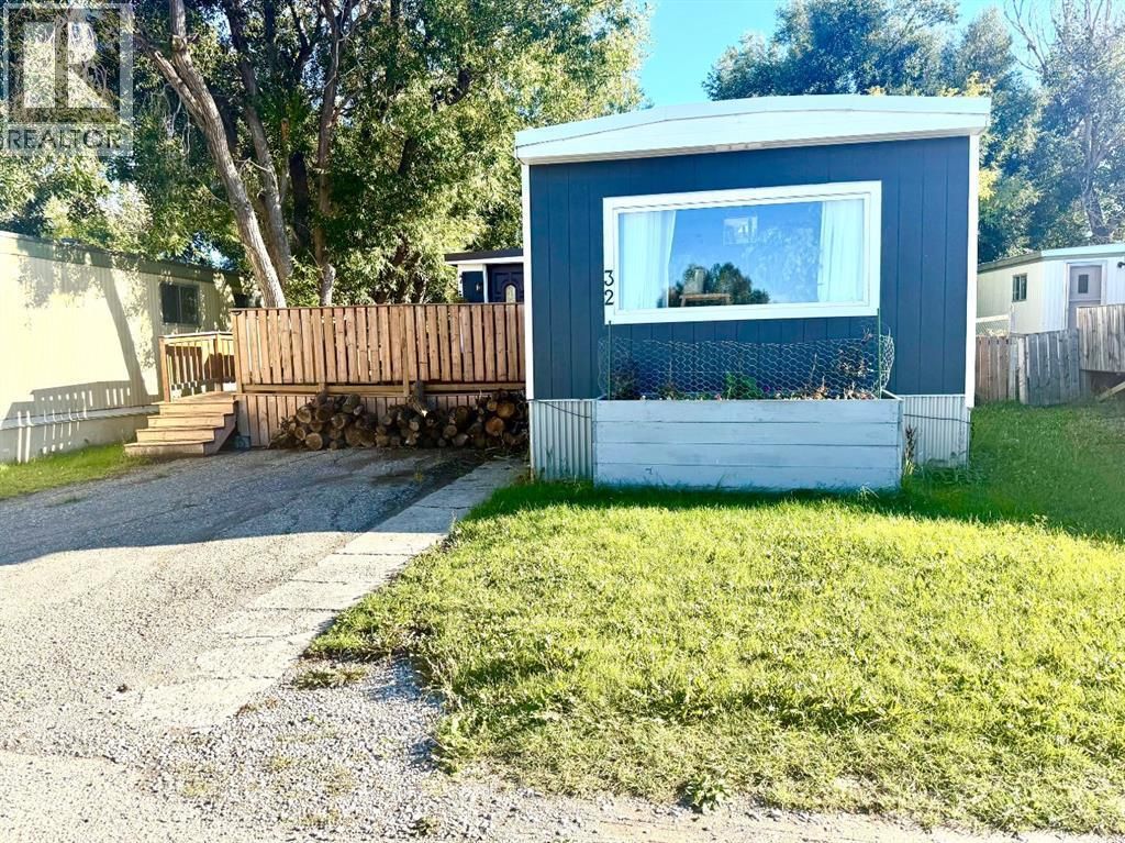 32, 895 Elizabeth Street, Spruce Villa Mobile Park, Pincher Creek