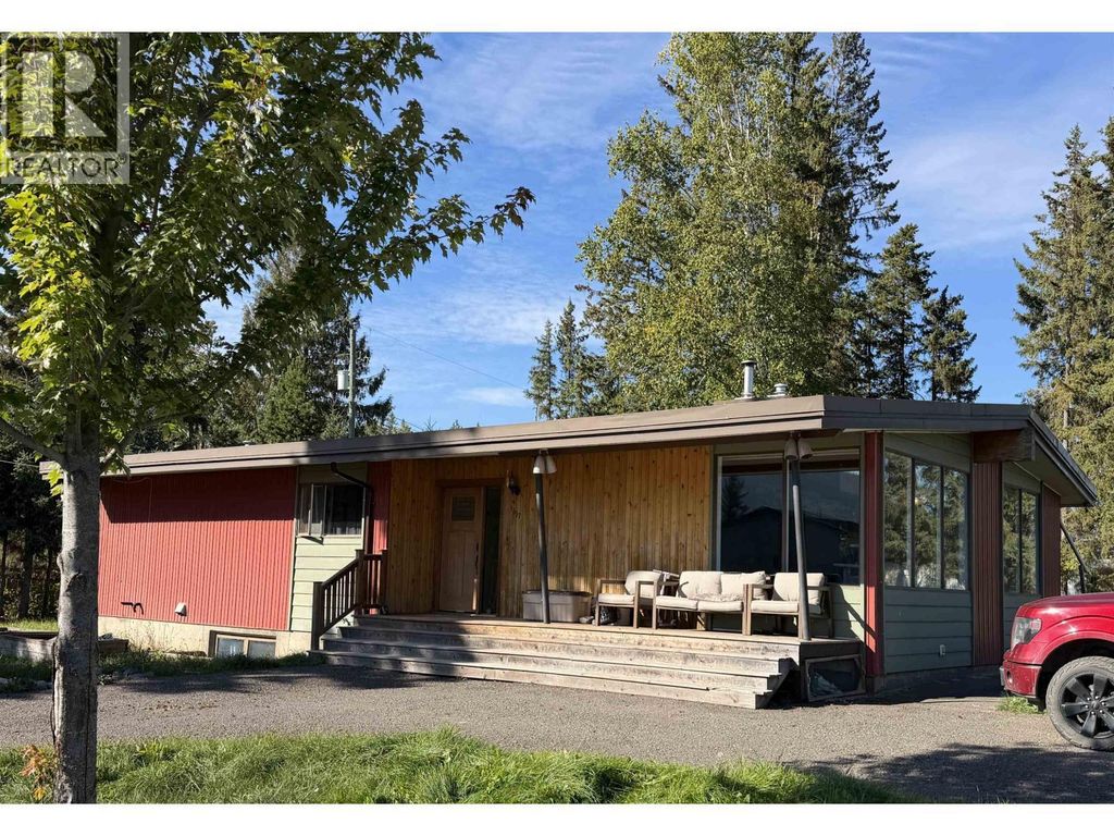 1637 Queen Street, Smithers