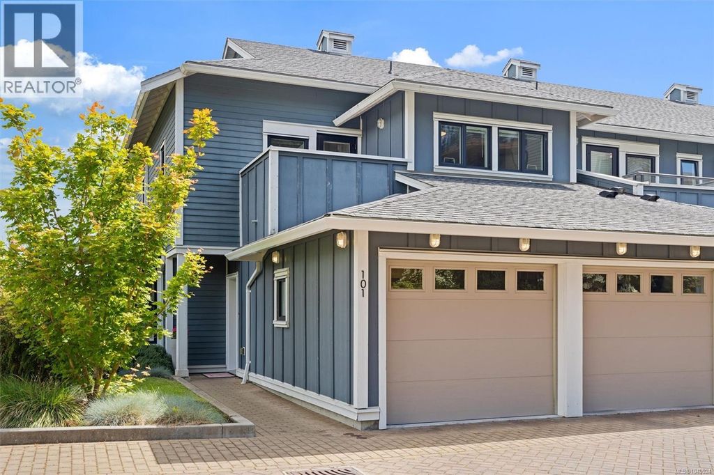 101 3916 Carey Rd, Saanich