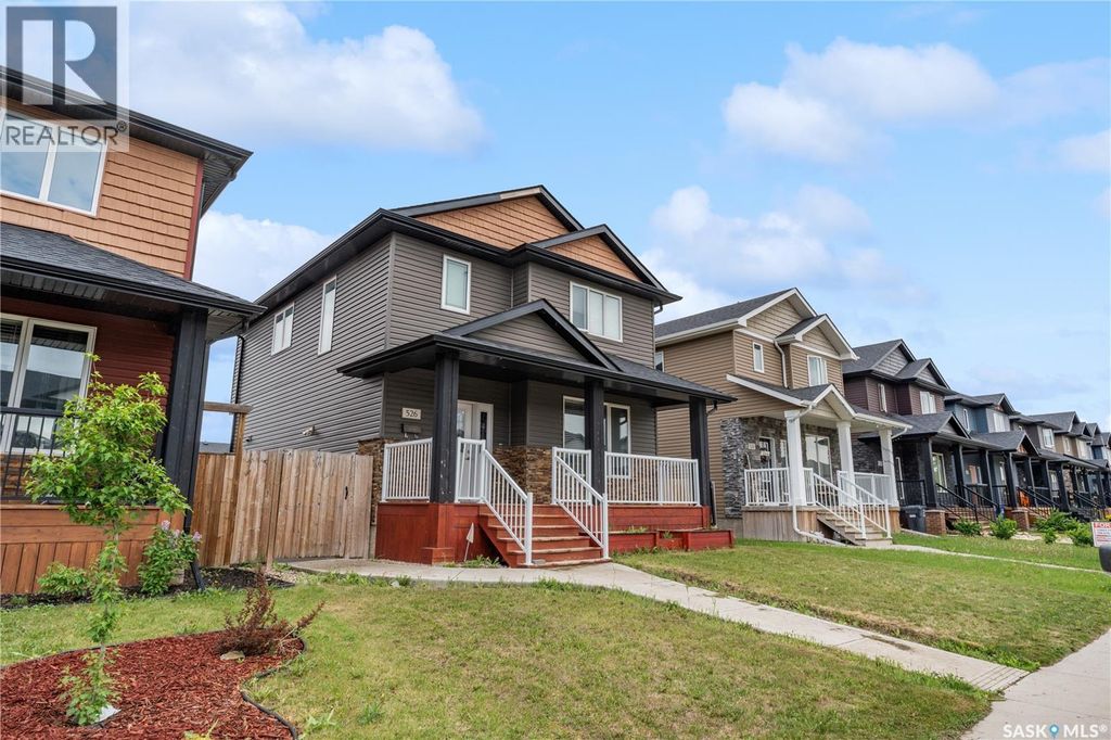 526 Maple Crescent, Warman