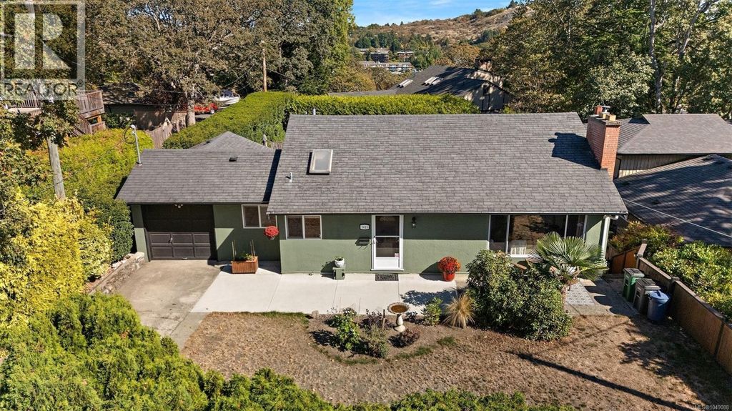 3615 Doncaster Dr, Saanich