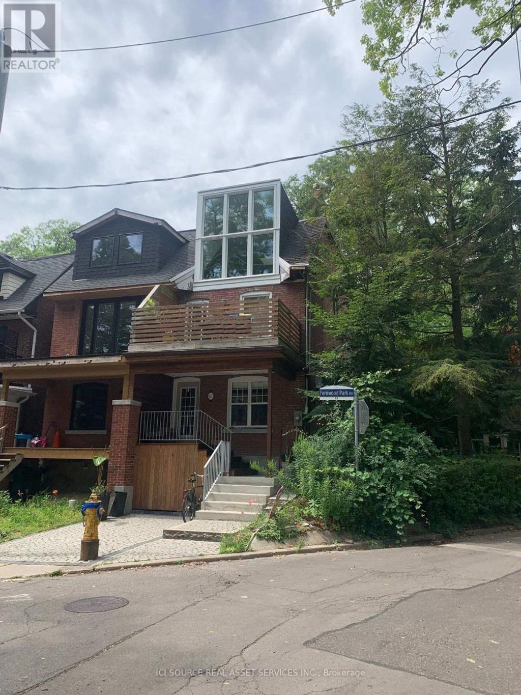 Upper - 62 Fernwood Park Avenue, Toronto (the Beaches)